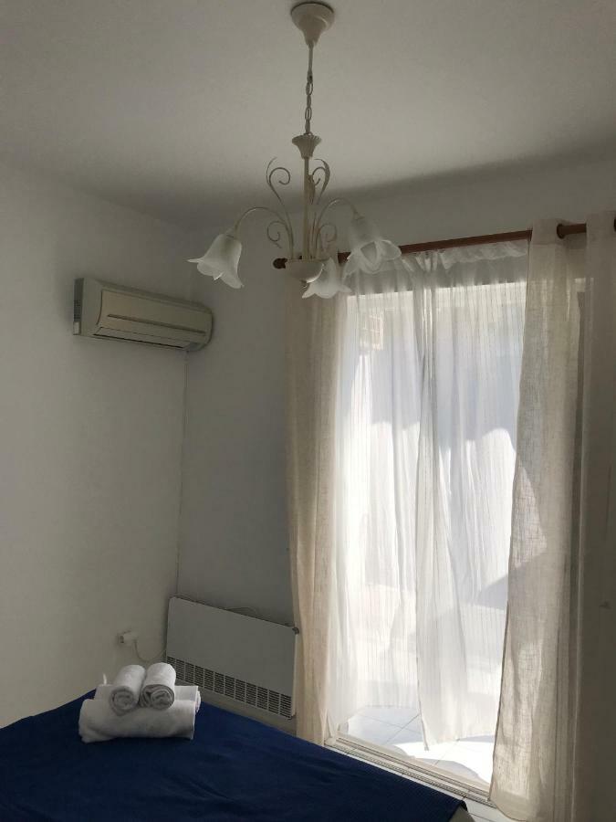 The Swan And The Gull, Porto Rafti Yacht Harbor Apartment Exterior photo
